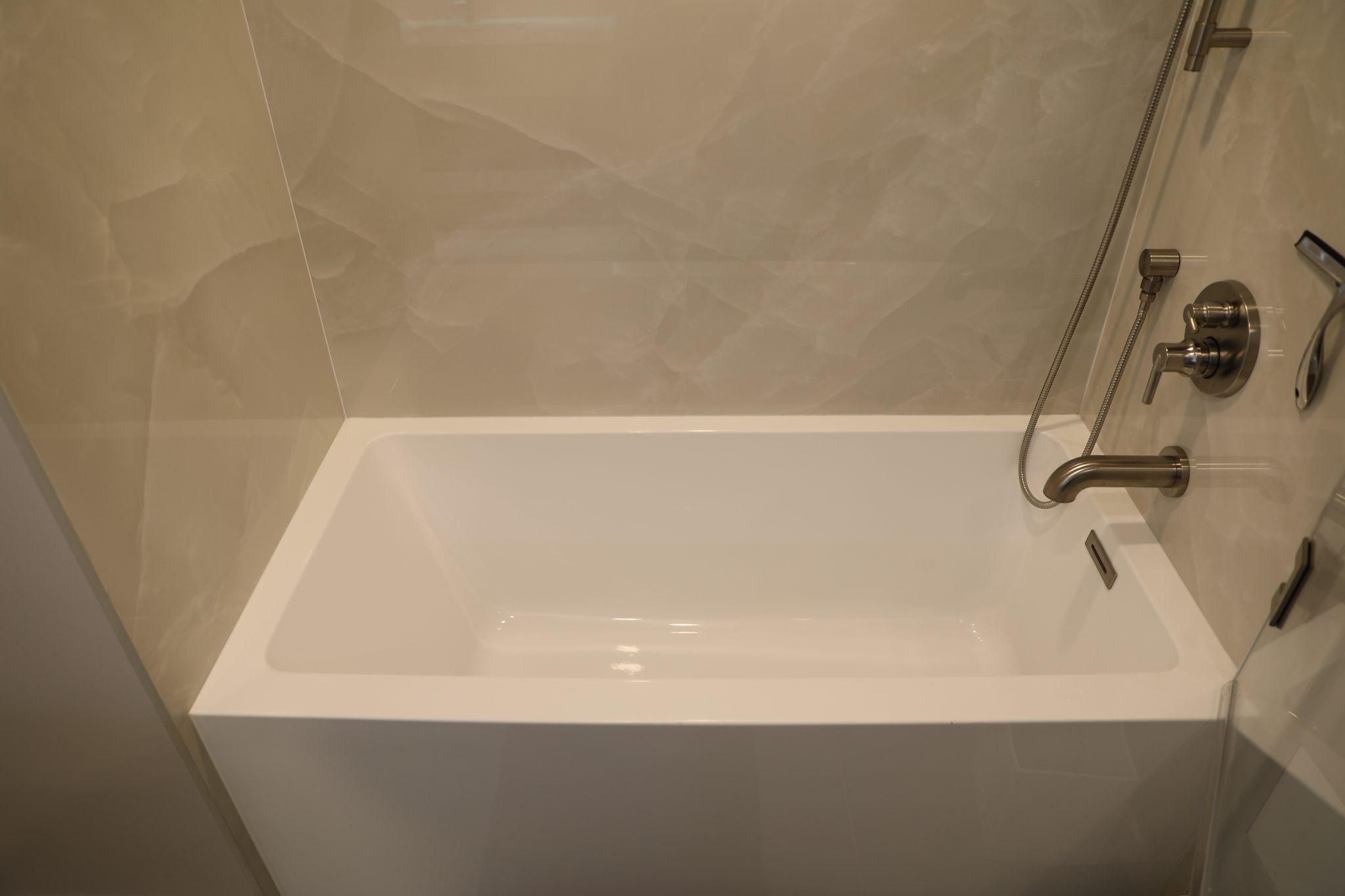 Guest bath soaking tub