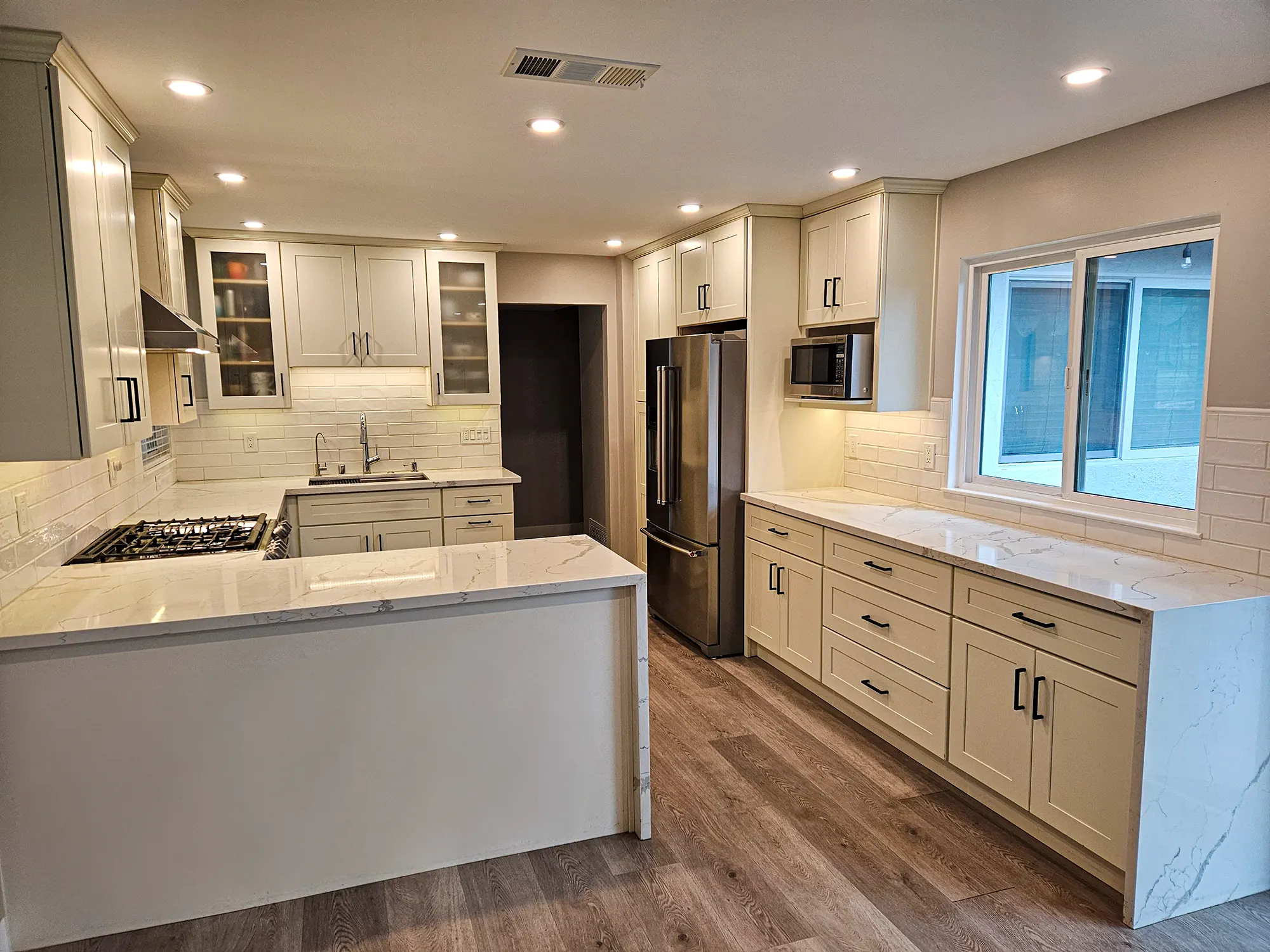 San Jose 591 kitchen, white shaker cabinets and marble counters