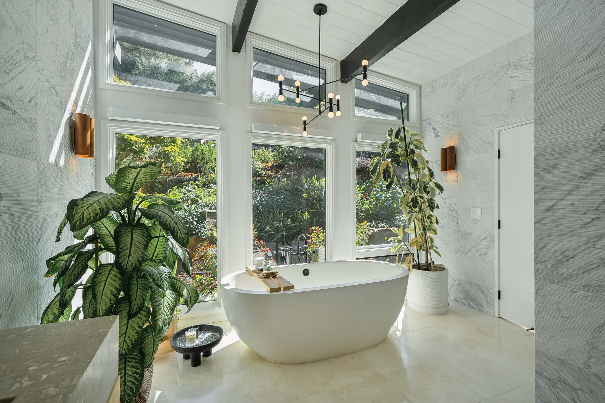 Freestanding tub